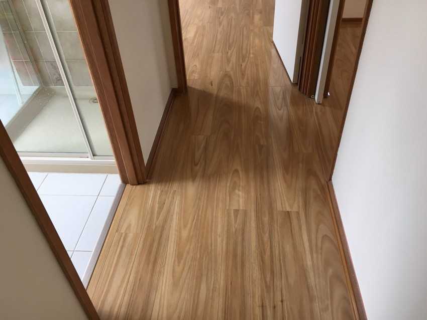 Ламинат на стену в прихожей