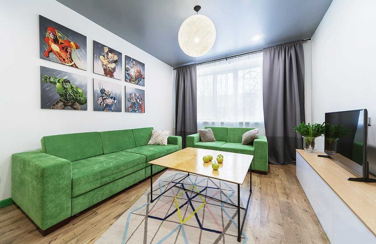 Зеленый диван в гостиной – весенний акцент в интерьере